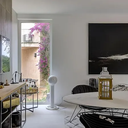 Twin Luxurious 8 Bedroom Pool In