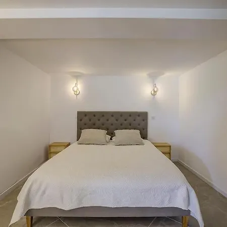 Twin Luxurious 8 Bedroom Pool In Villa *