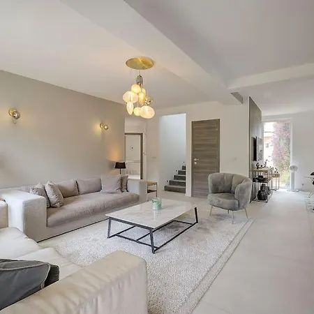 Twin Luxurious 8 Bedroom Pool In