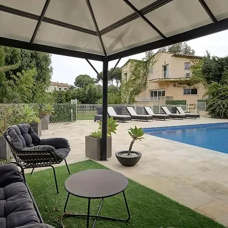 Twin Luxurious 8 Bedroom Pool In *