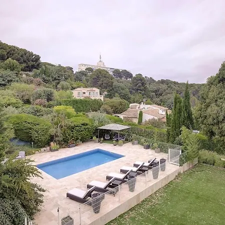 Twin Luxurious 8 Bedroom Pool In