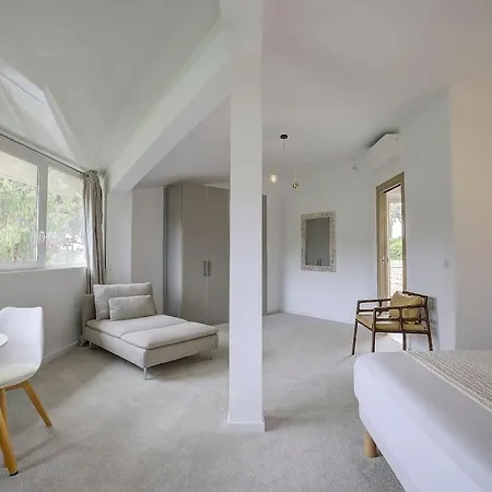 Twin Luxurious 8 Bedroom Pool In Vila *