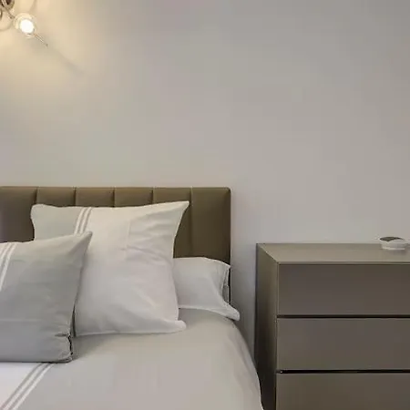 Twin Luxurious 8 Bedroom Pool In *