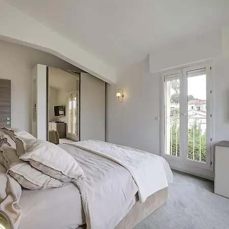 Twin Luxurious 8 Bedroom Pool In