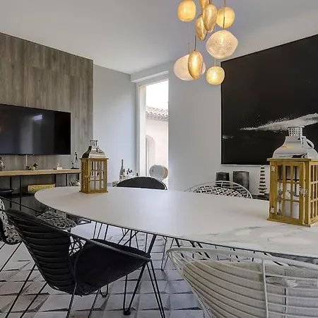 Twin Luxurious 8 Bedroom Pool In Vila