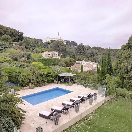 Twin Luxurious 8 Bedroom Pool In