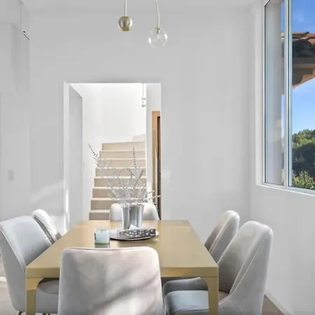 Twin Luxurious 8 Bedroom Pool In *