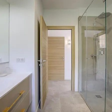 Twin Luxurious 8 Bedroom Pool In