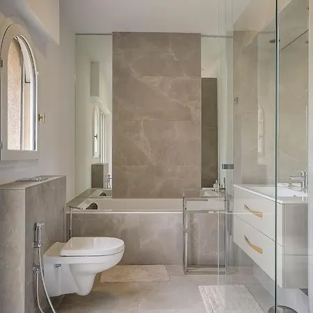 Twin Luxurious 8 Bedroom Pool In Vila *