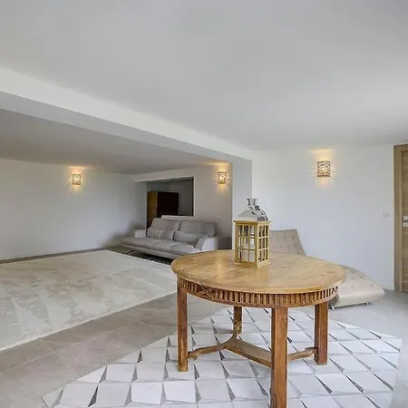 Twin Luxurious 8 Bedroom Pool In