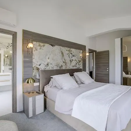 Twin Luxurious 8 Bedroom Pool In Vila