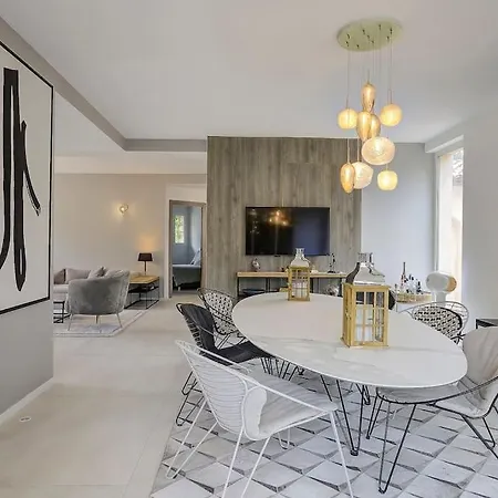 Twin Luxurious 8 Bedroom Pool In